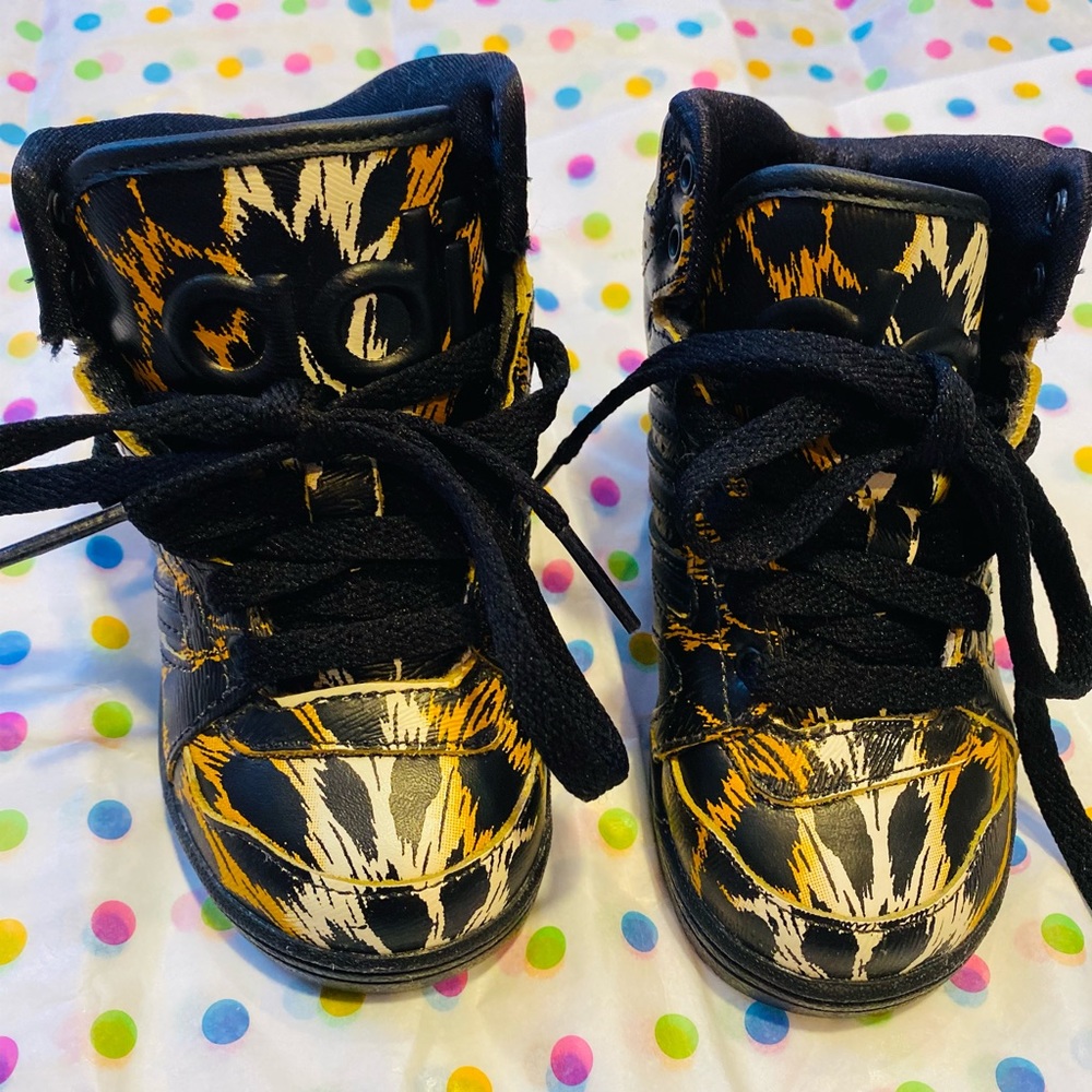 Adidas- Jeremy Scott- limited edition